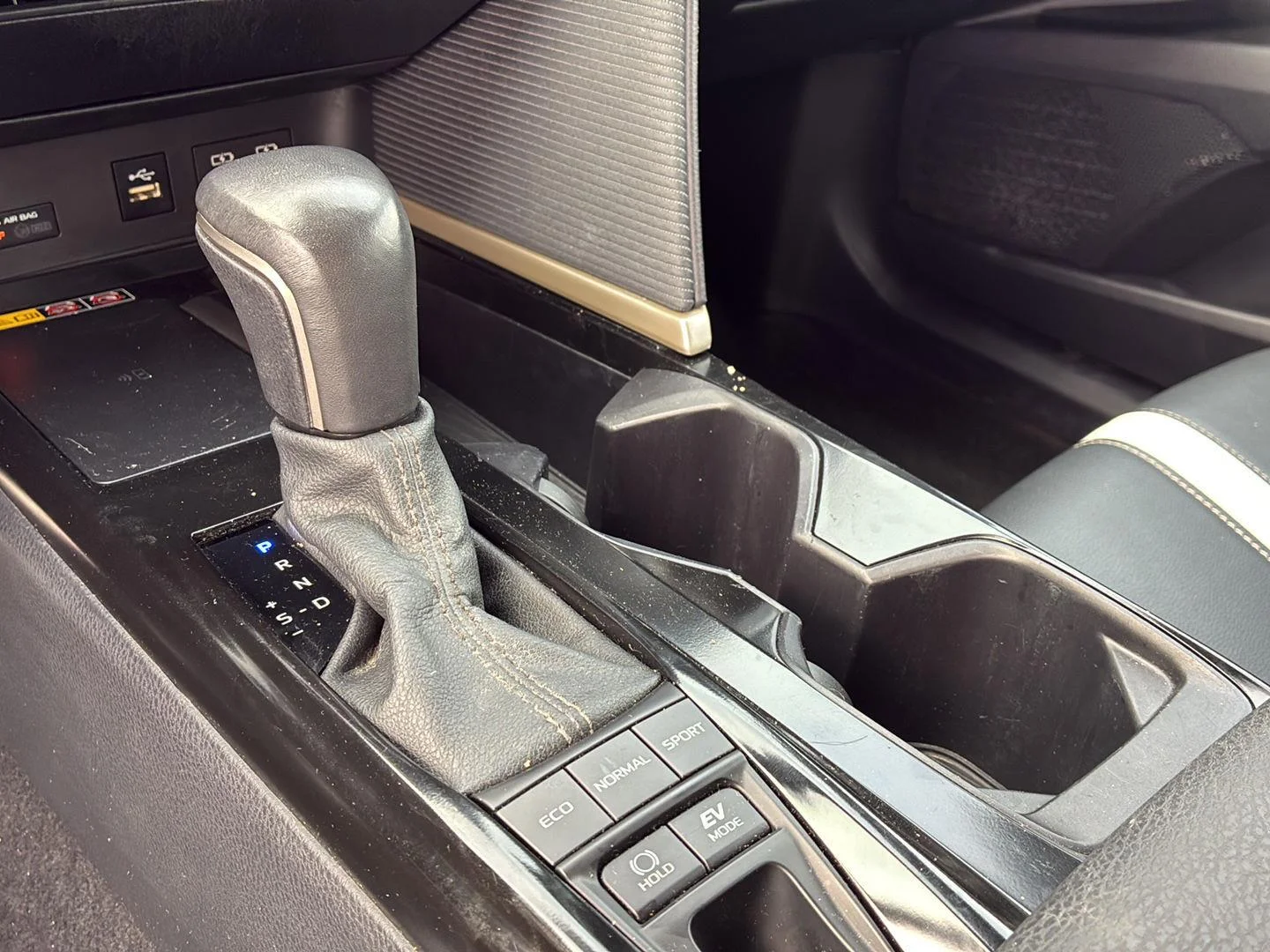Used 2025 Ice Toyota XSE image 16