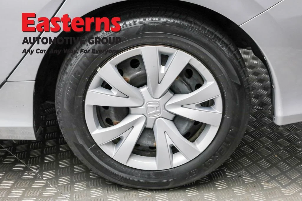Used 2018 Silver Honda LX image 8