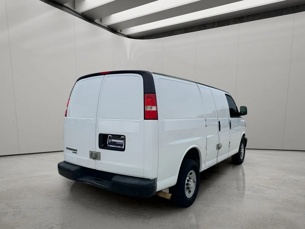 Used 2016 Summit White Chevrolet Work Van image 7