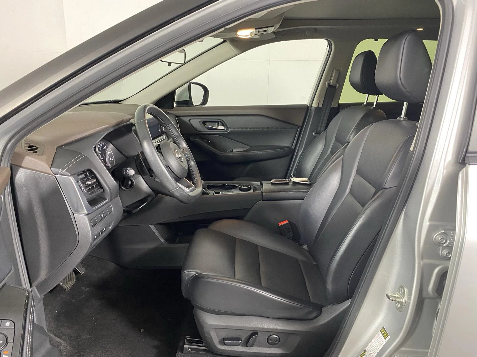 Used 2023 Brilliant Silver Metallic Nissan SV image 13