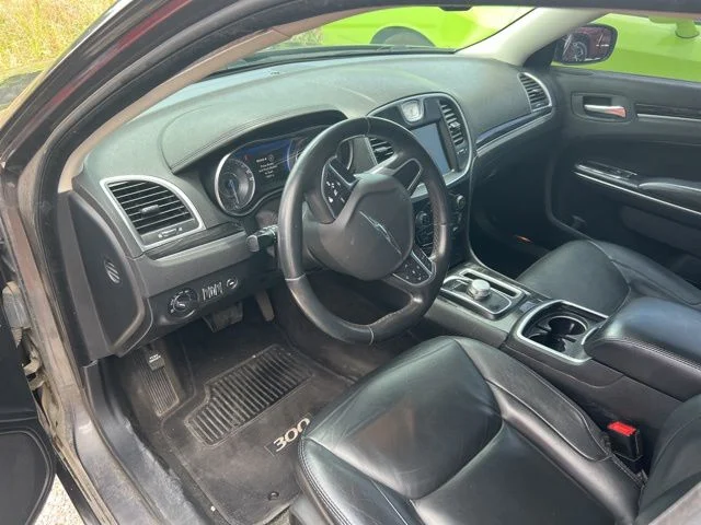 2016 Chrysler 300 Limited's photo