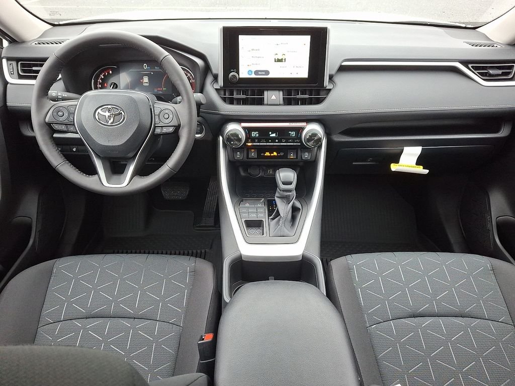 2025 Toyota RAV4 XLE - Photo 11