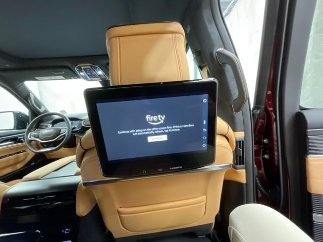 New 2026 Velvet Red Pearl-Coat Exterior Paint Jeep Summit Reserve image 29