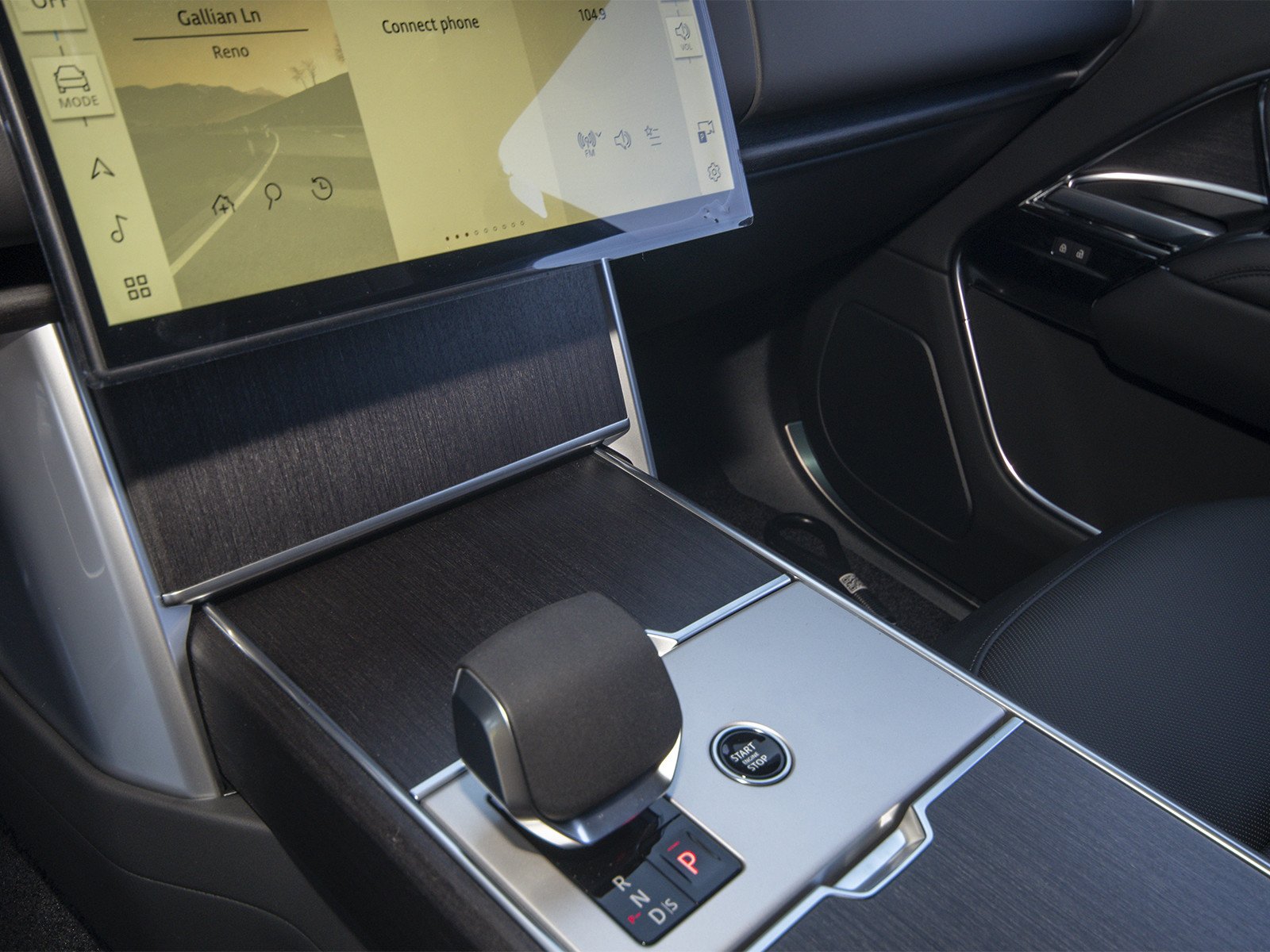 New 2026 Carpathian Grey Land Rover SE image 28