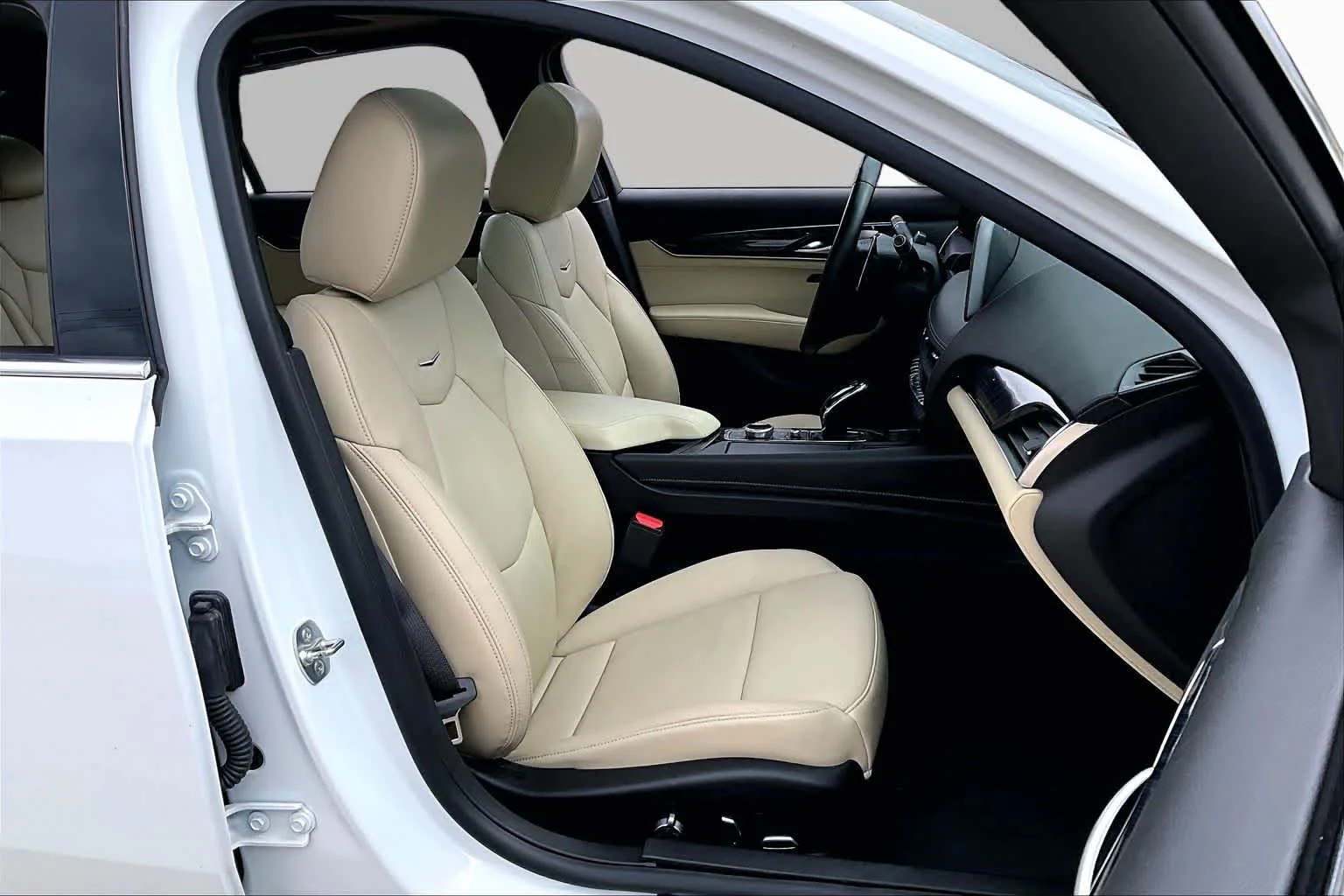 Used 2025 Summit White Cadillac Premium Luxury image 9