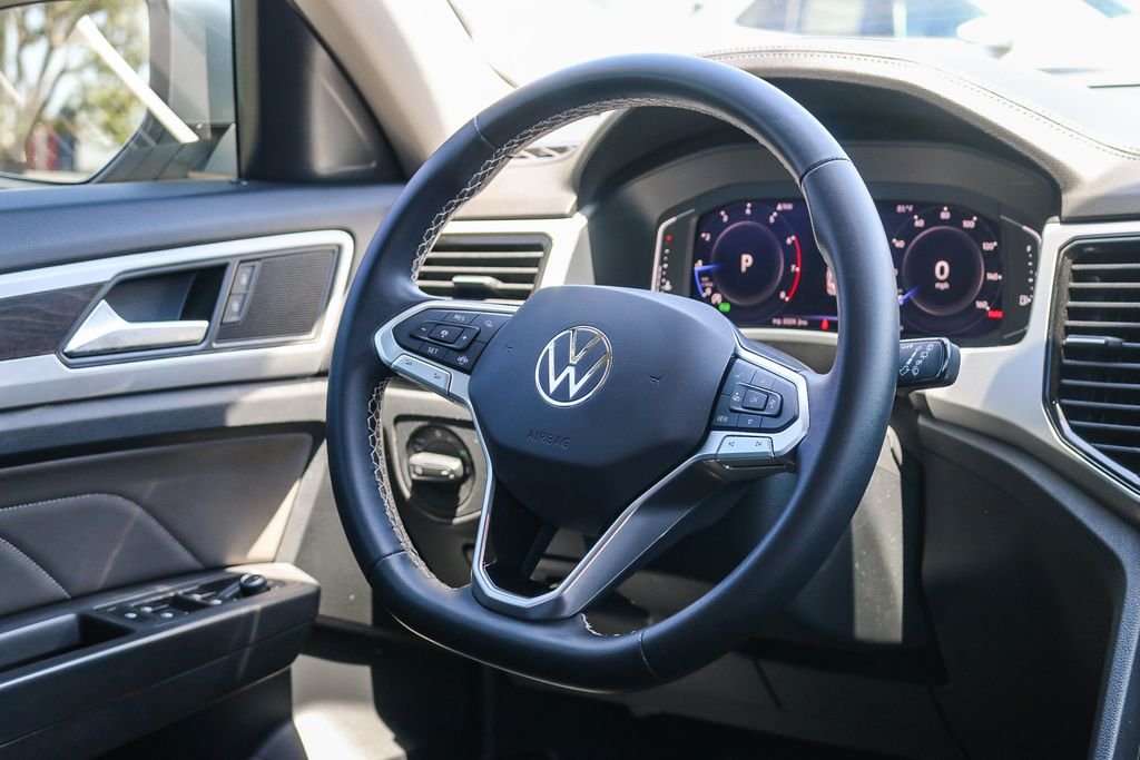 Used 2023 Silver Volkswagen 3.6L V6 SE w/Technology image 16
