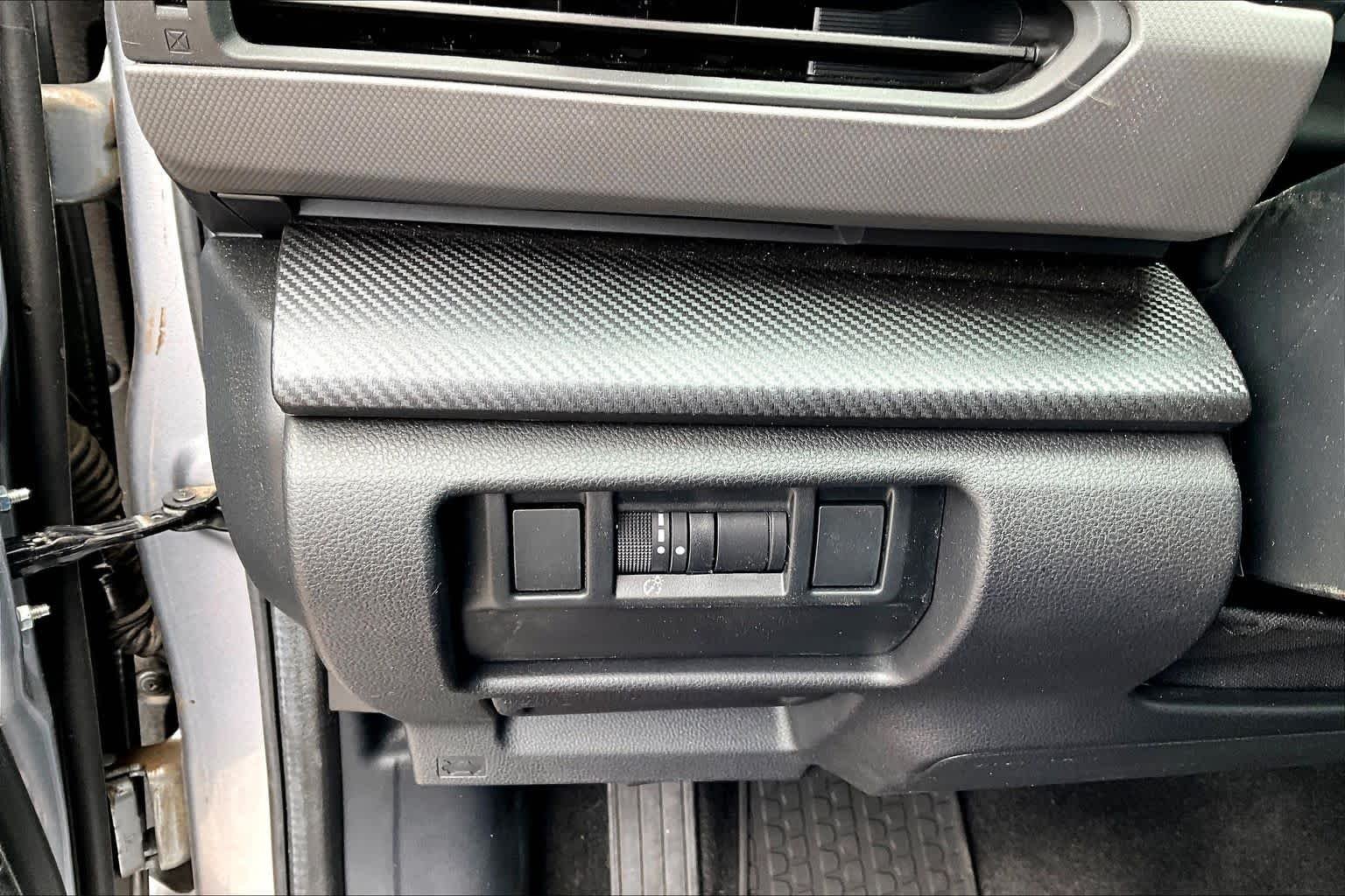 Used 2025 Ice Silver Metallic Subaru Wilderness image 31