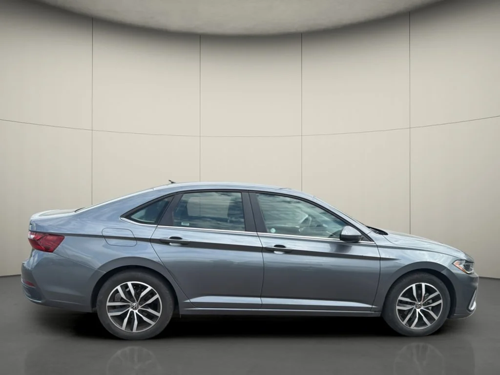 Used 2025 Gray Volkswagen 1.5T SE image 8
