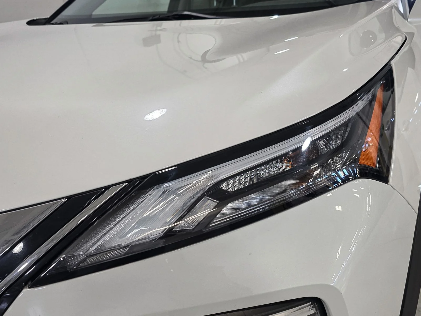 Used 2023 White Nissan SL image 14