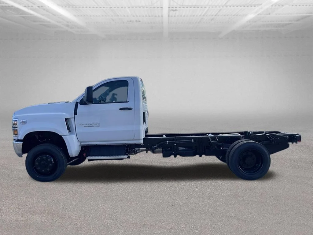 Used 2024 Summit White Chevrolet 1WT image 8