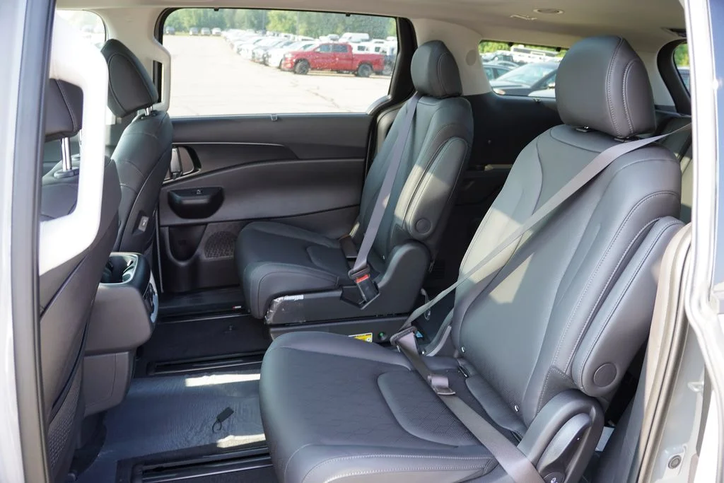 2027 Kia Carnival SX - Photo 11