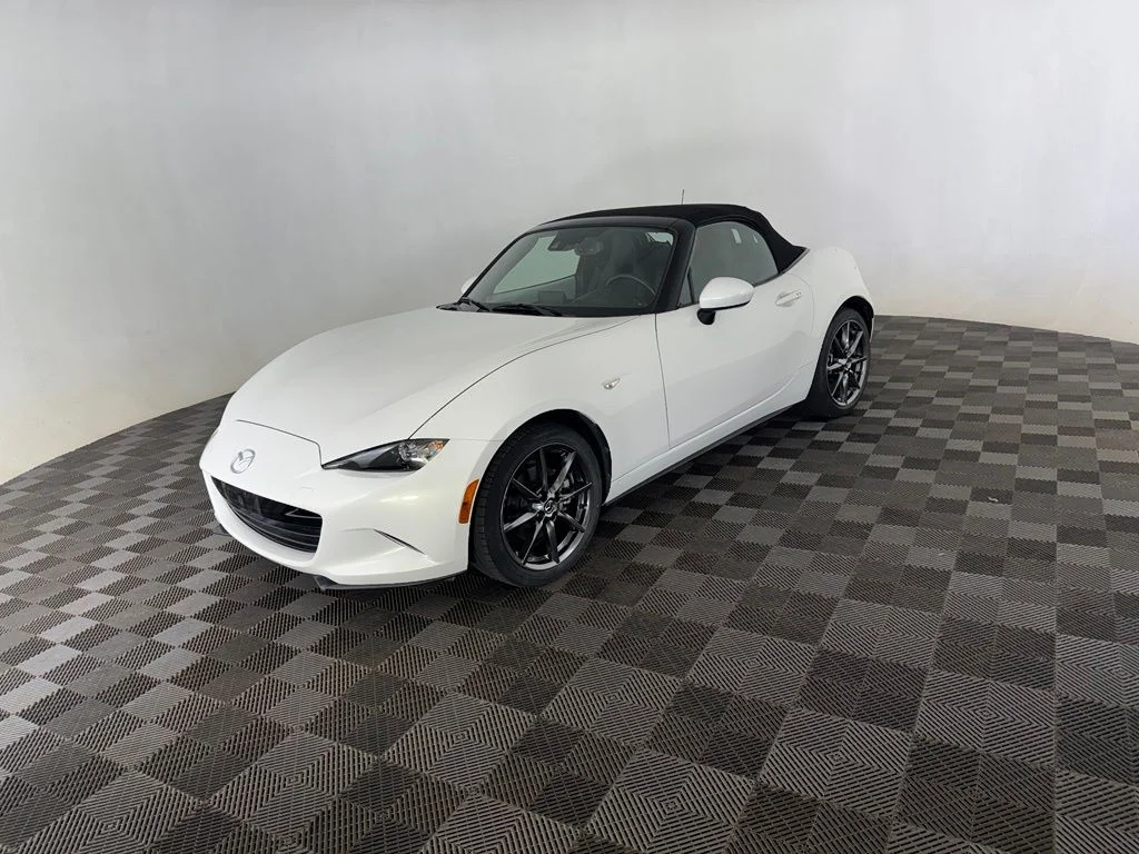Used 2017 White Mazda Grand Touring image 3