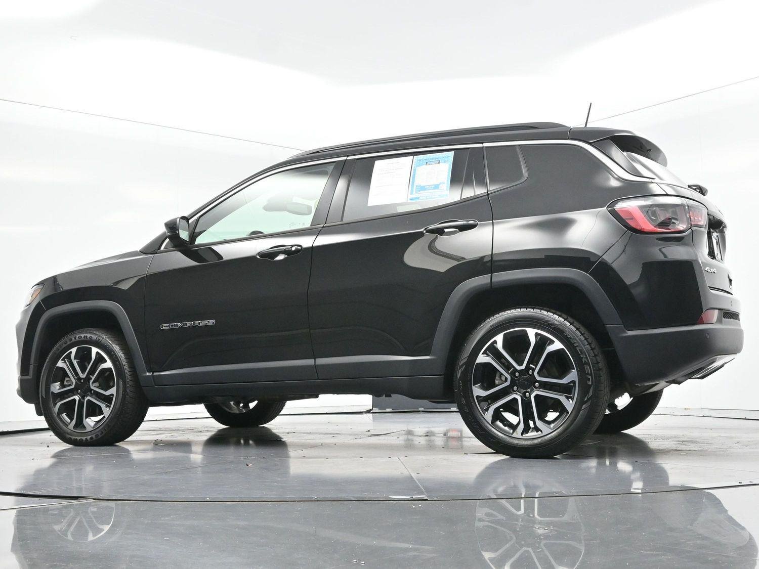 Used 2023 Diamond Black Crystal Pearlcoat Jeep Limited image 50