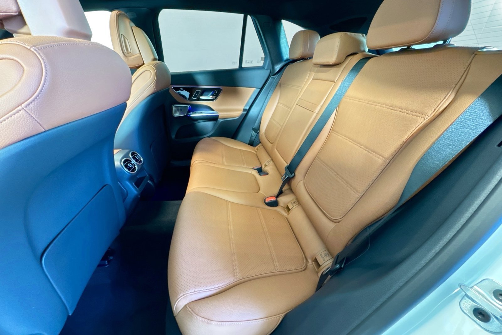 New 2026 Polar White Mercedes-Benz GLC 300 image 22