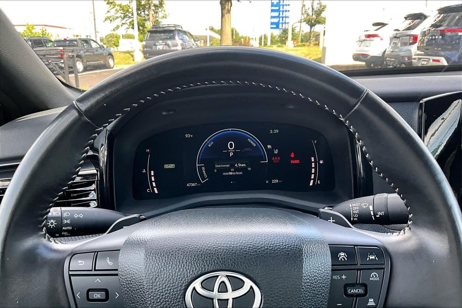 Used 2025 Ice Cap Toyota SE image 26