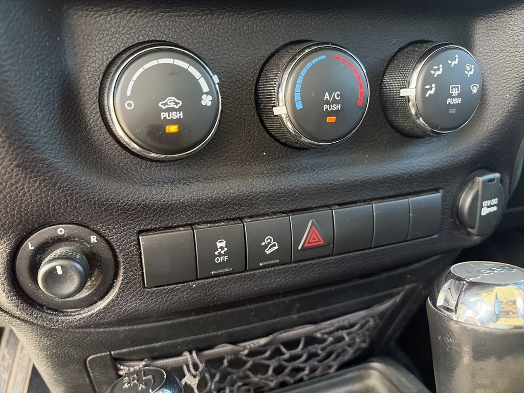 Used 2018 Gray Jeep Unlimited Sport image 22