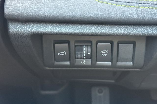 Used 2025 White Subaru Onyx Edition image 33