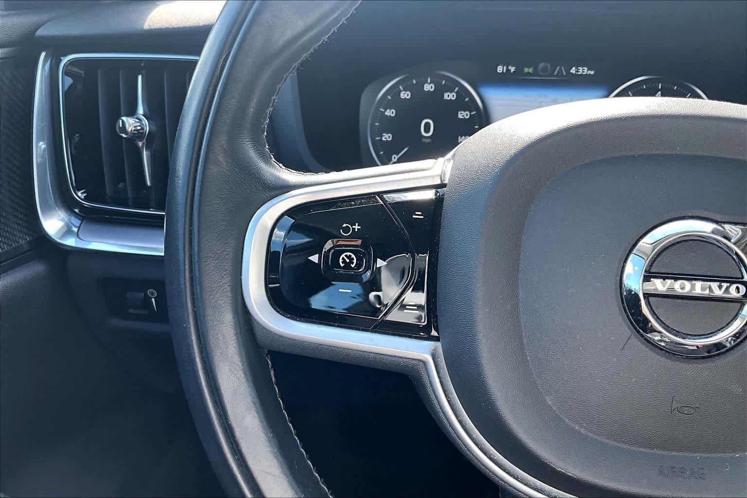 Used 2020 Crystal White Pearl Metallic Volvo Momentum image 24