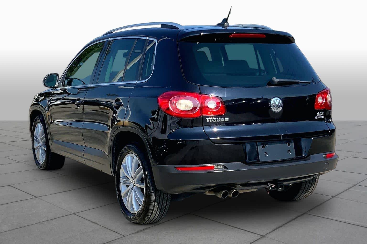 Used 2010  Volkswagen SE image 11