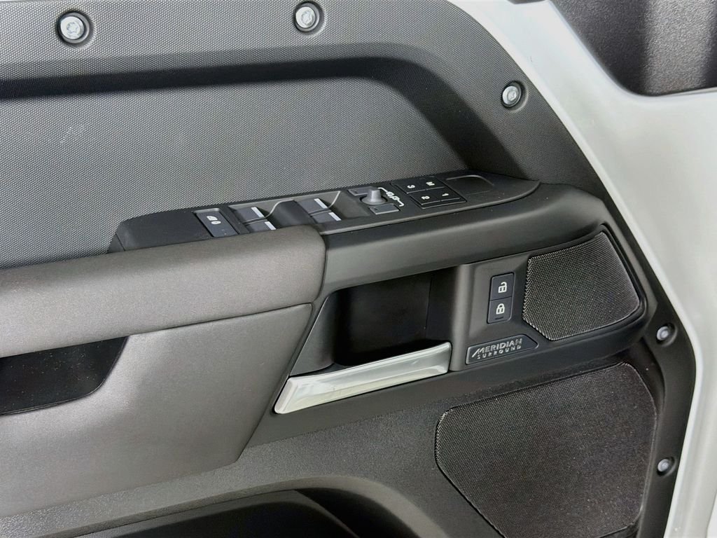New 2026 Fuji White Land Rover X-Dynamic SE image 18