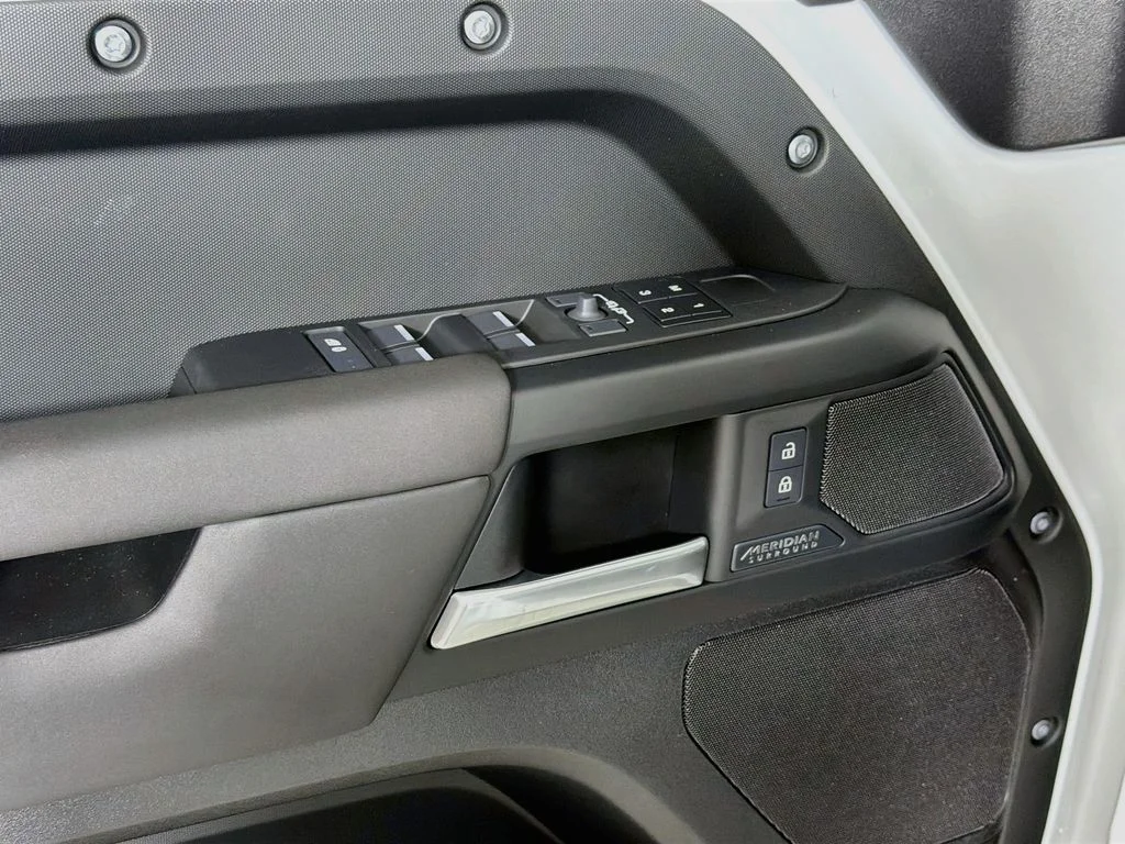 New 2026 Fuji White Land Rover X-Dynamic SE image 18