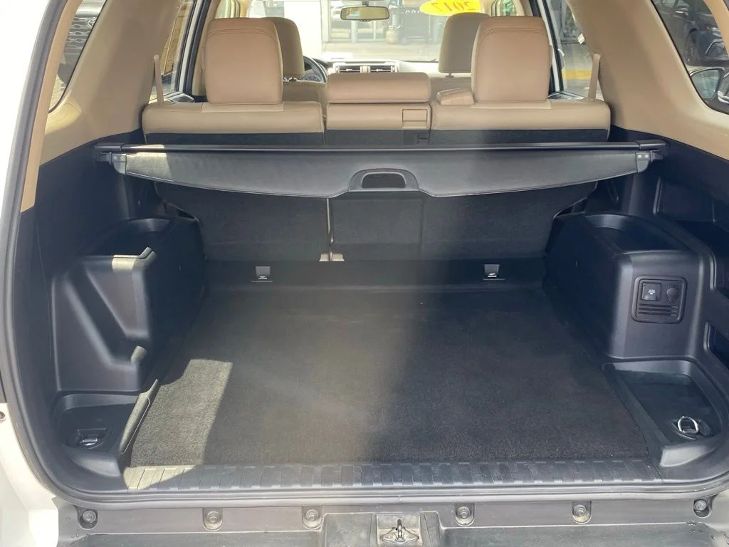 Used 2017 White Toyota SR5 Premium image 12