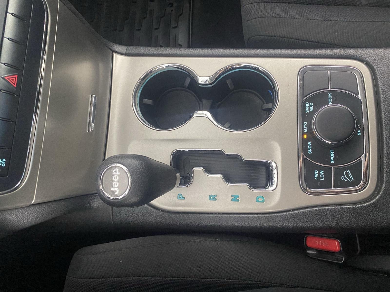 Used 2012 Winter Chill Pearl Jeep Laredo image 19