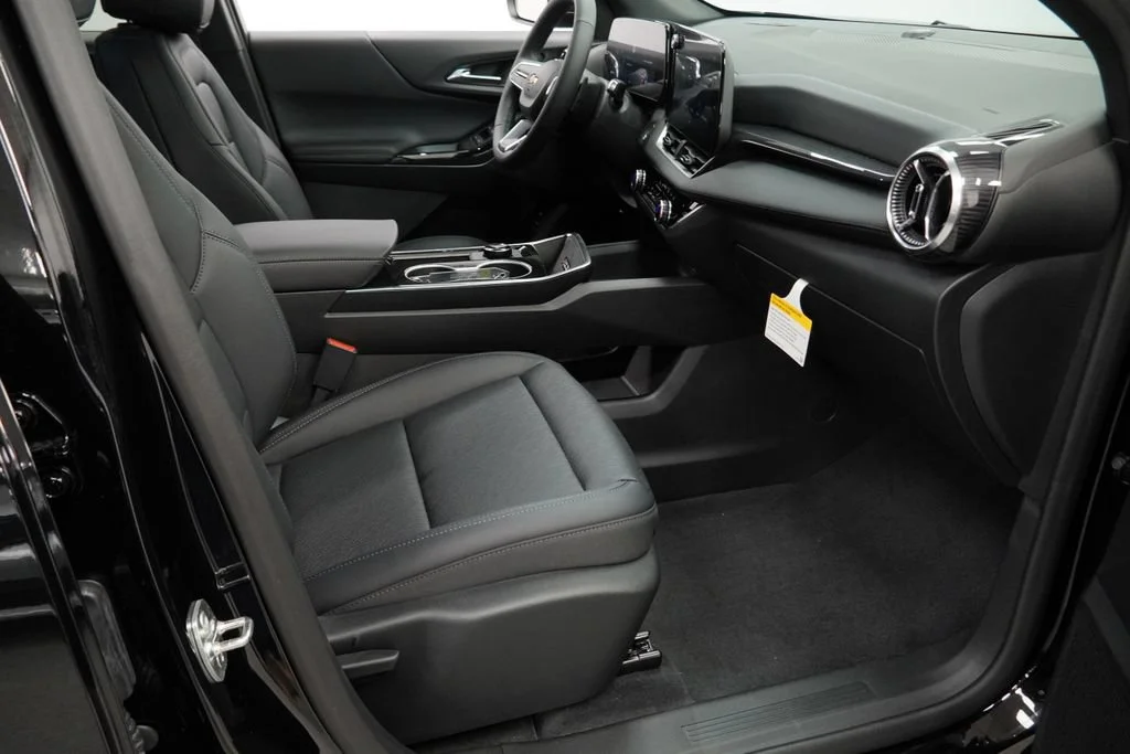 New 2027 Mosaic Black Metallic Chevrolet LT image 28
