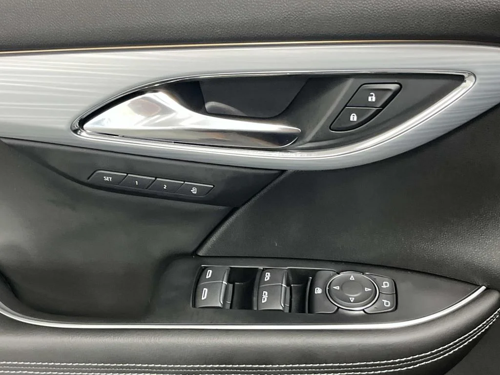 Used 2025 Brilliant Red Buick Avenir image 17