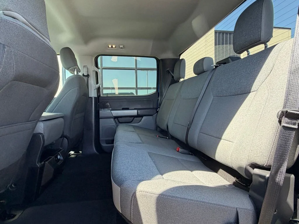 Used 2025 Blue Ford XLT image 19