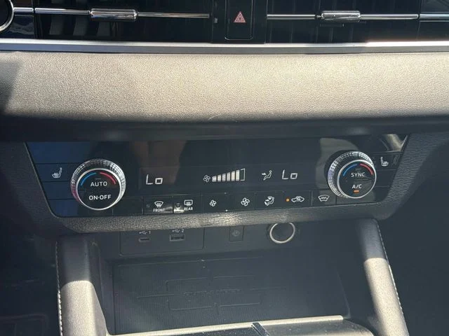 Used 2024  Mitsubishi SE image 31