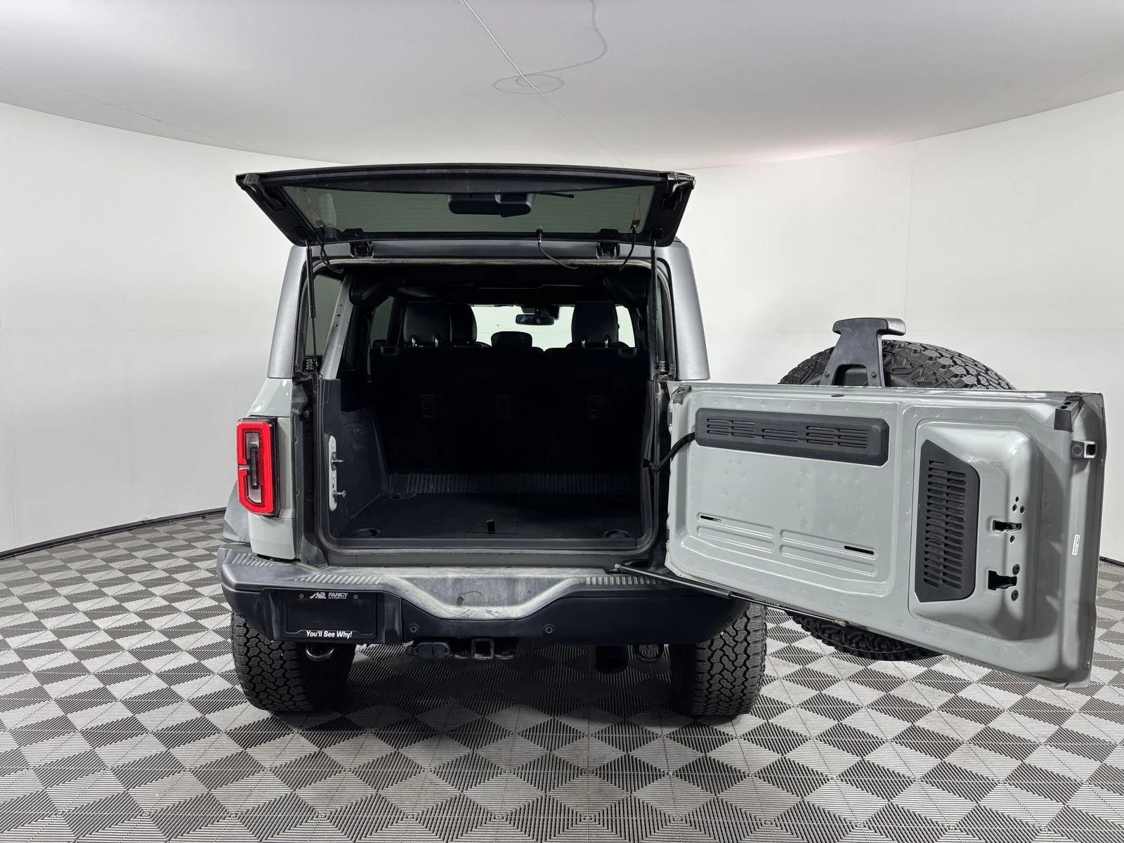 Used 2023 Cactus Gray Ford Badlands image 5
