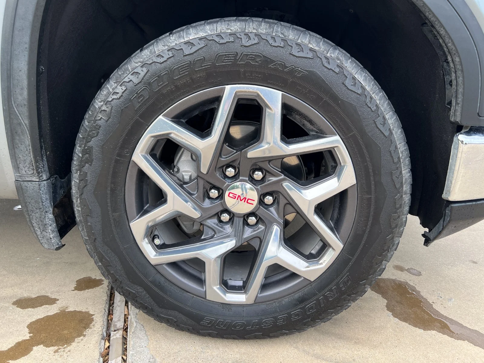 Used 2023 Silver GMC SLE image 10