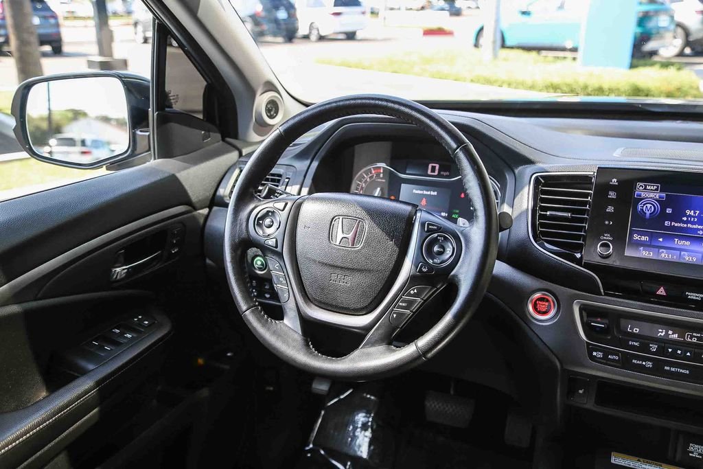 Certified Used 2023 Modern Steel Metallic Honda AWD RTL-E image 16