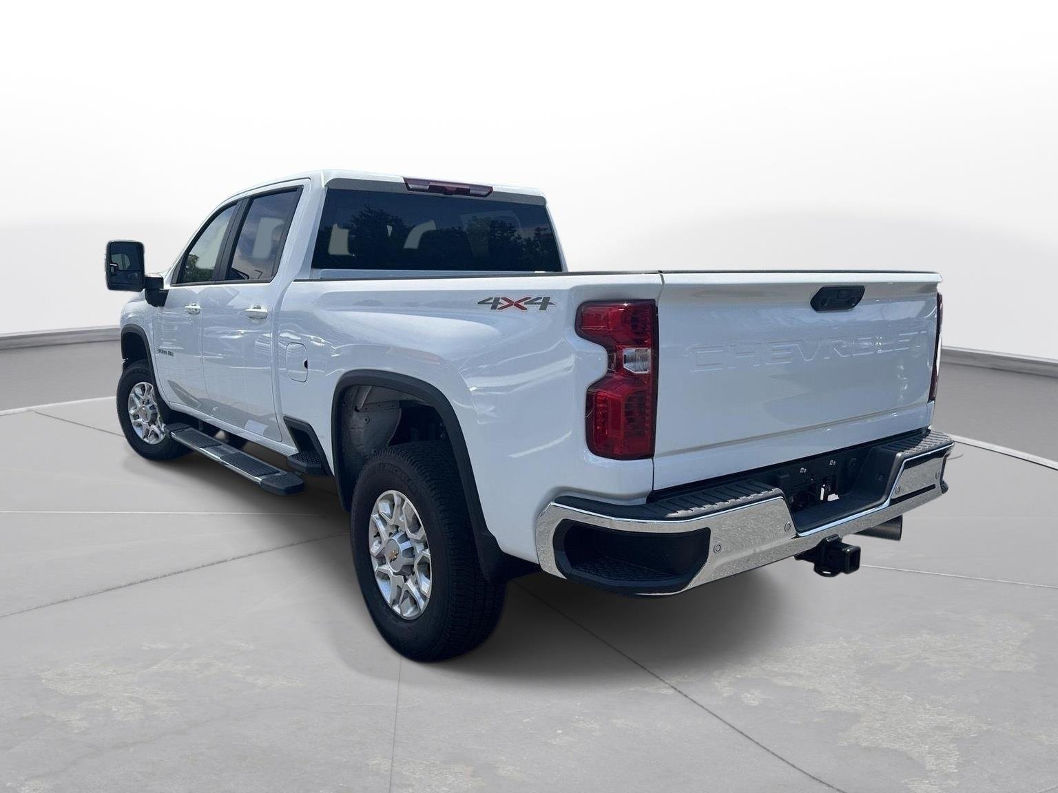 Used 2025 Summit White Chevrolet LT image 8