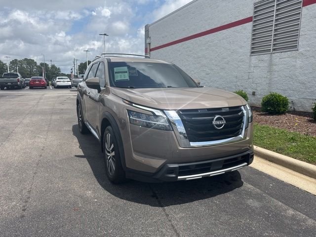 2023 Nissan Pathfinder Platinum 2WD's photo