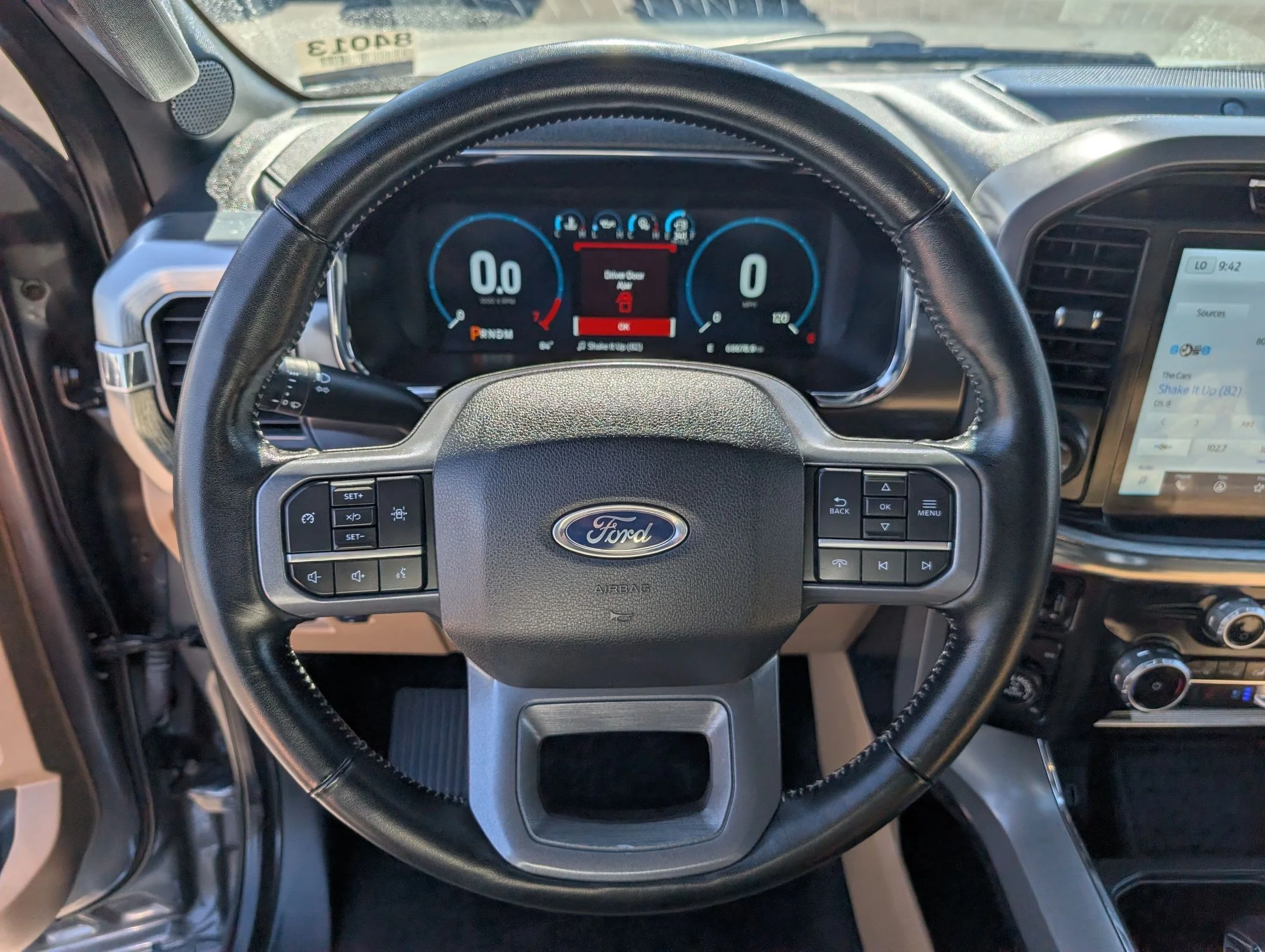 Used 2023 Gray Metallic Ford LARIAT image 16
