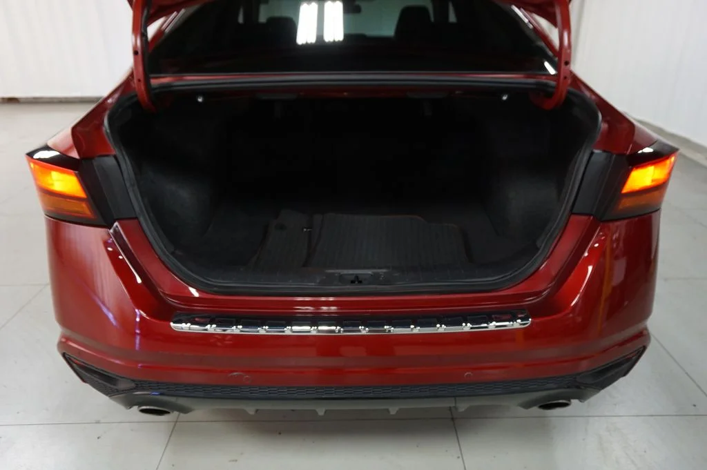 Used 2023 Red Nissan 2.5 SR image 18