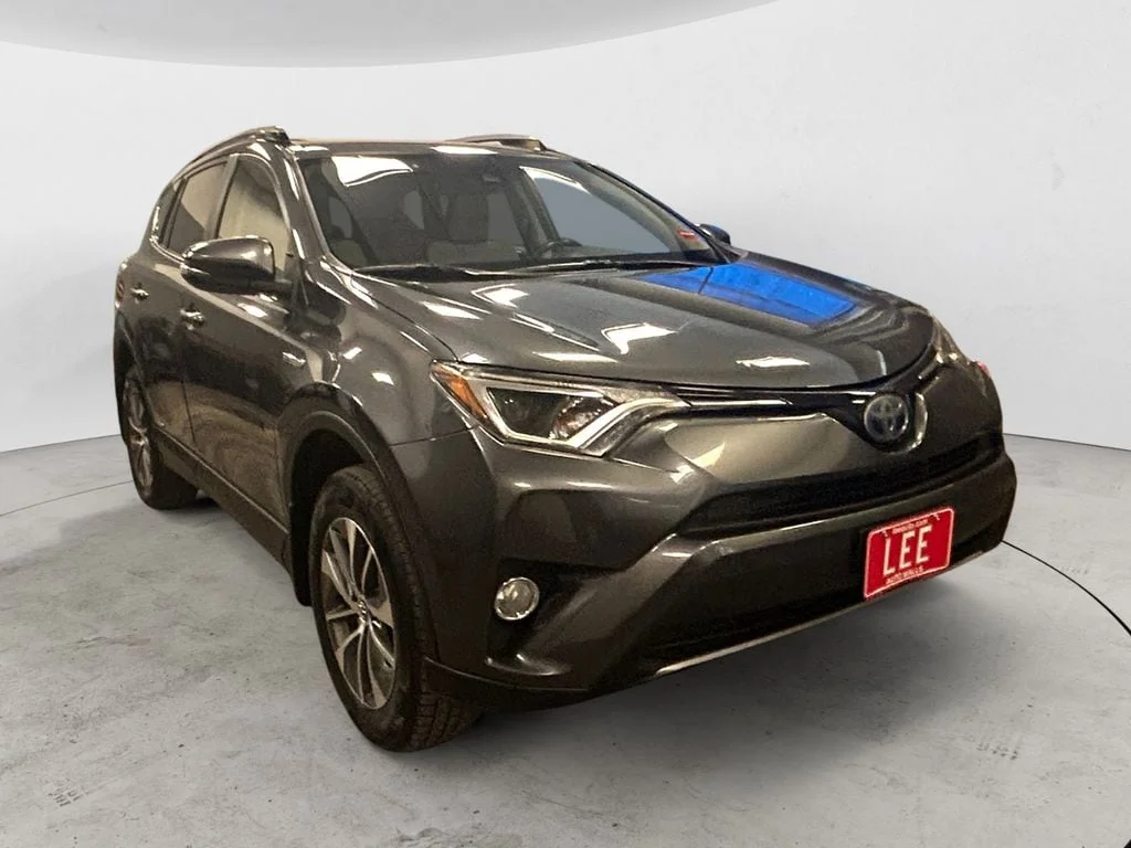 Used 2018 Magnetic Gray Toyota XLE image 7