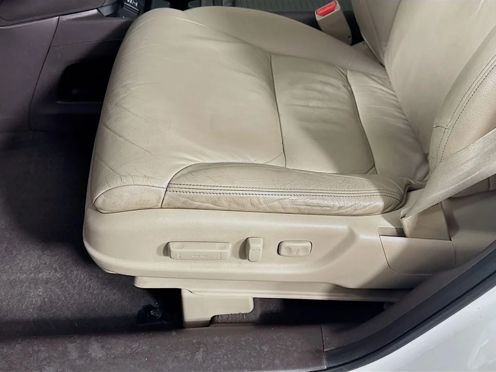 Used 2012 White Honda EX-L image 22