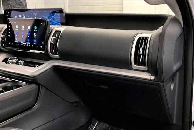 Used 2025 Oxford White Ford Active image 20