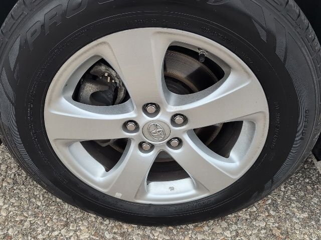 Used 2017 Super White Toyota LE image 22
