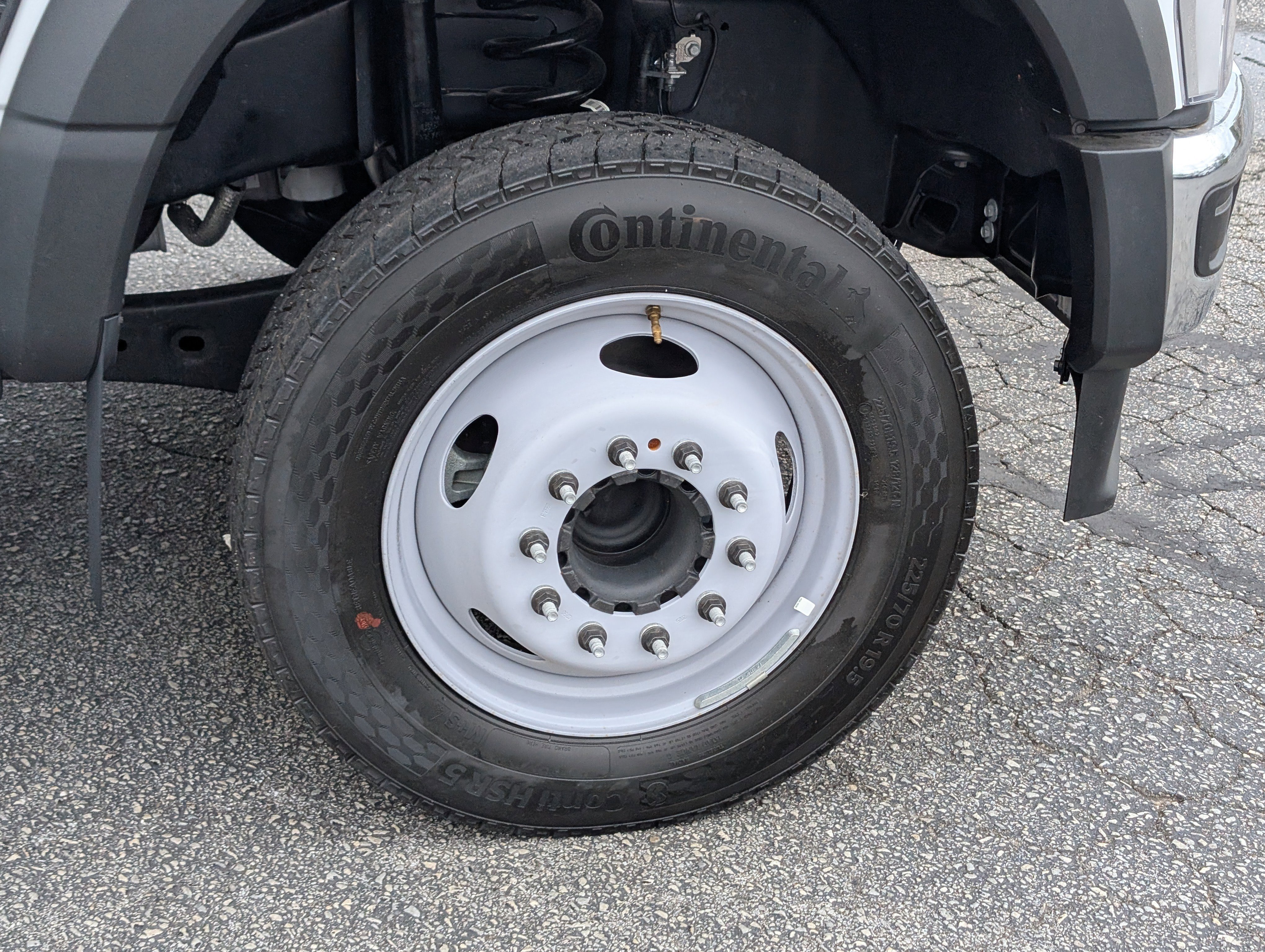 New 2026 Oxford White FORD F-450® XLT image 7