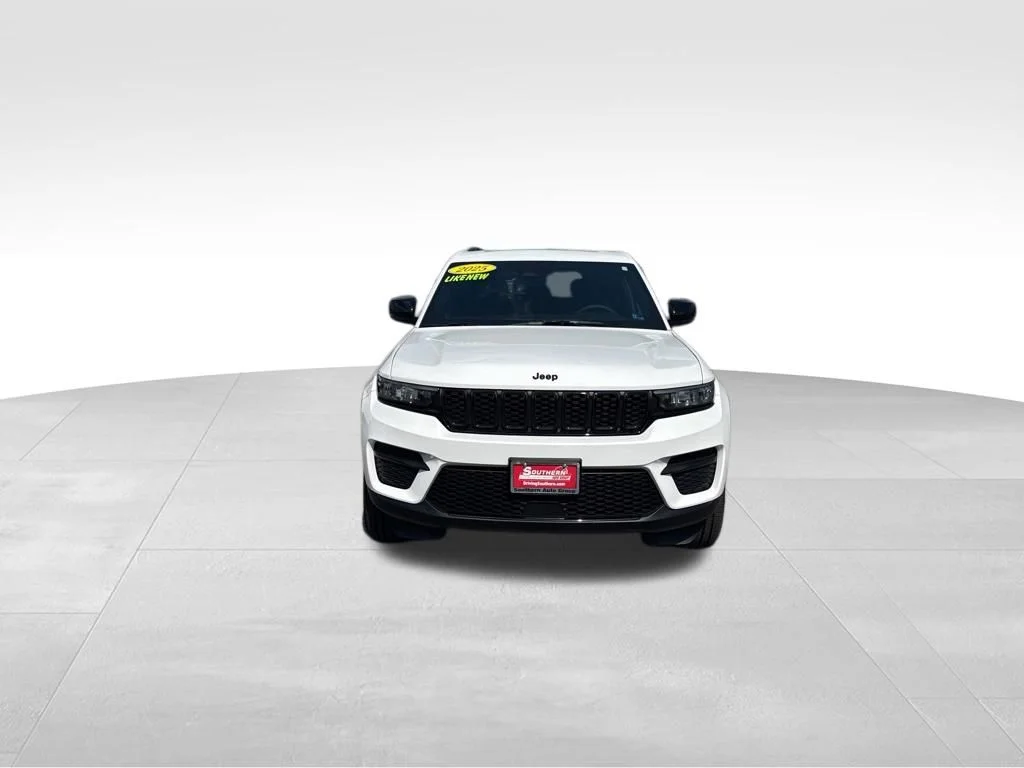 Used 2025 White Jeep Altitude X image 9