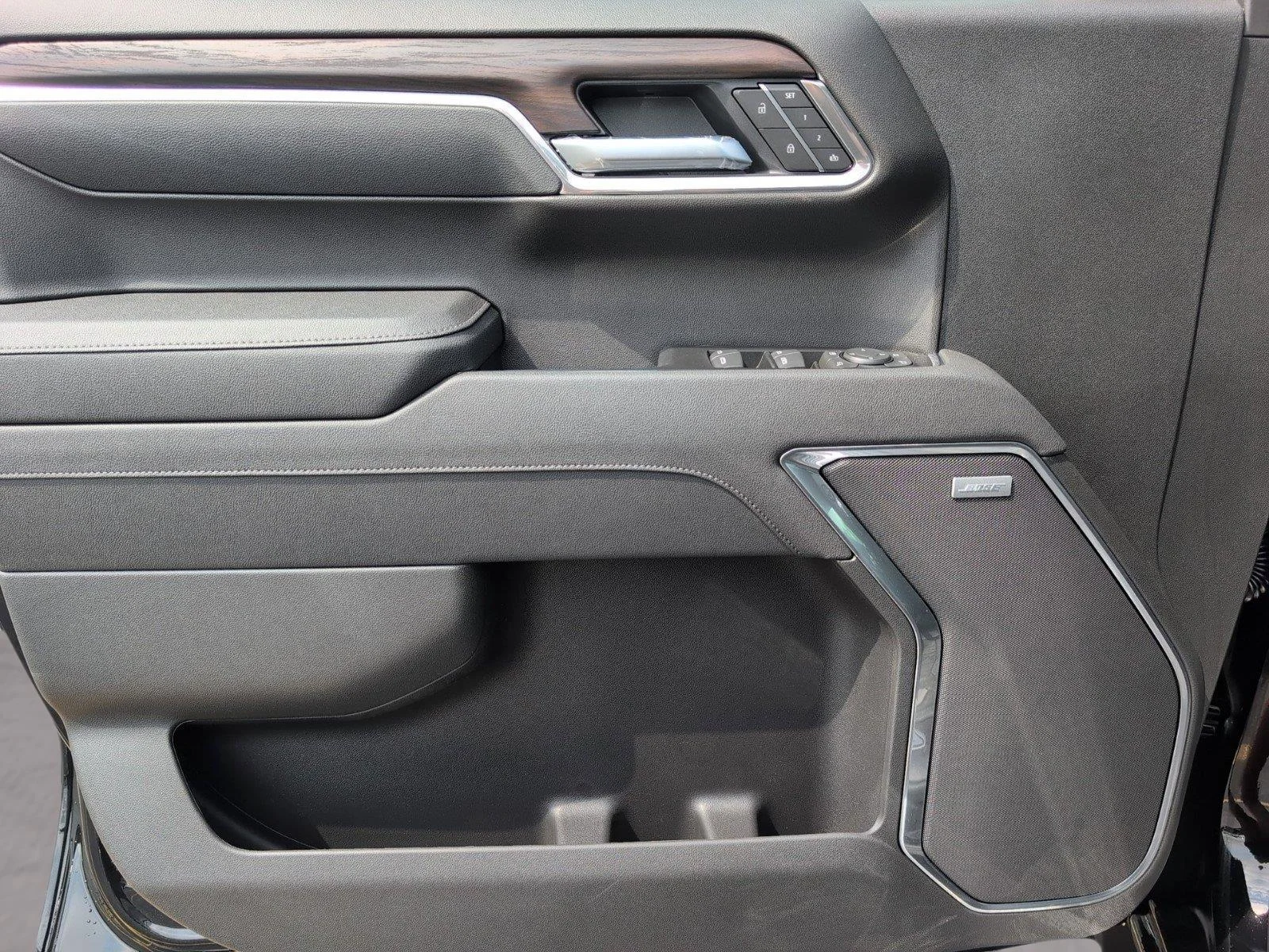 New 2026 Onyx Black GMC SLT image 28