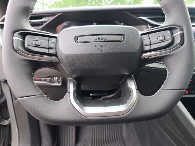 New 2026 Sting-Gray Clear-Coat Exterior Paint Jeep Laredo image 36