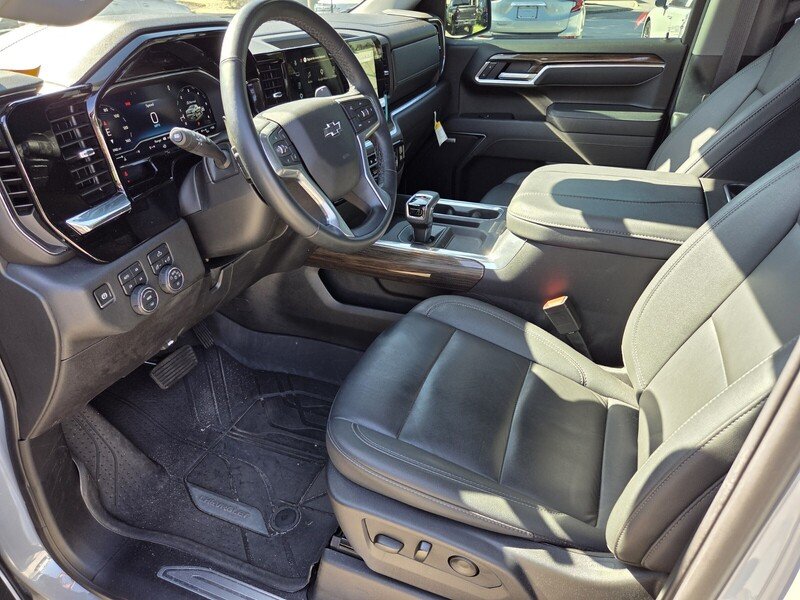 Used 2025 Slate Gray Metallic CHEVROLET 4WD CREW CAB 147" RST image 8