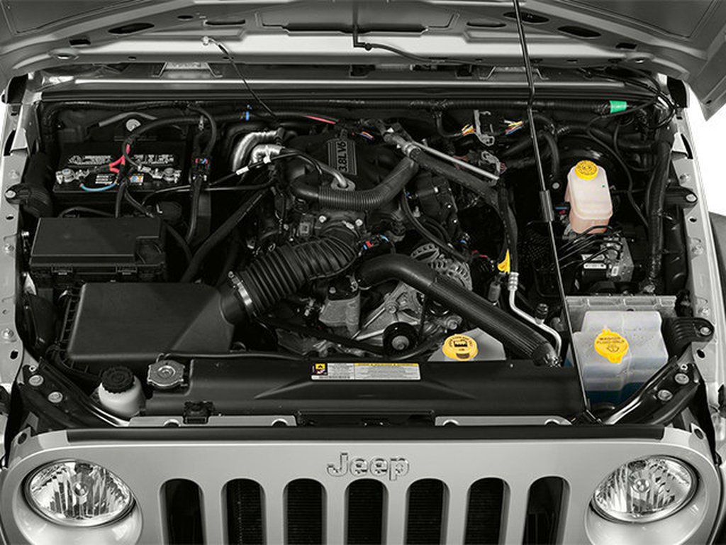 Used 2013 Bright White Clear Coat Jeep Sahara image 15