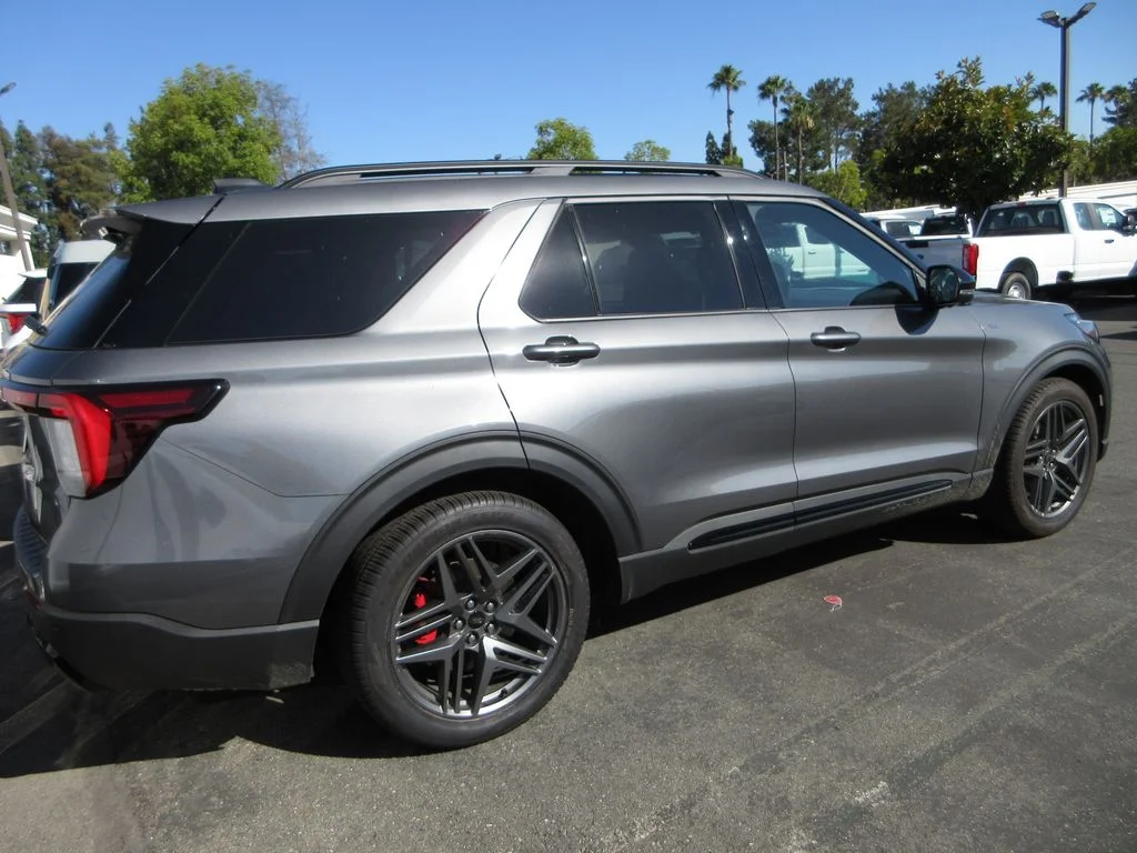 Used 2026 Carbonized Gray Metallic Ford ST-Line image 3