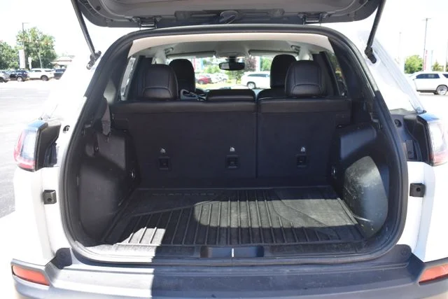 Used 2020 White Jeep Latitude image 14